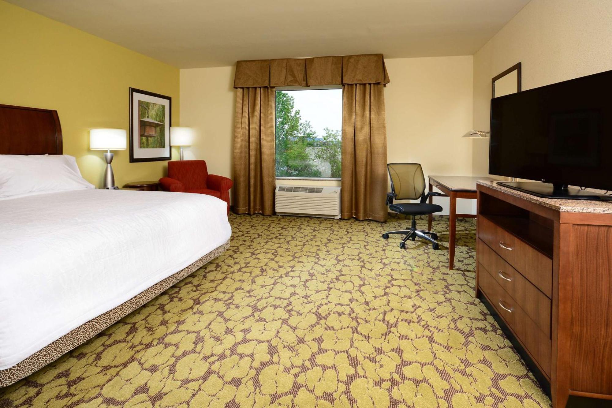 Hilton Garden Airport Hotel 3*