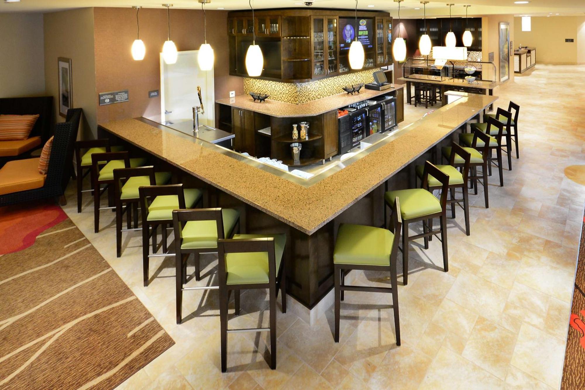 Hilton Garden Airport Hotel 3*