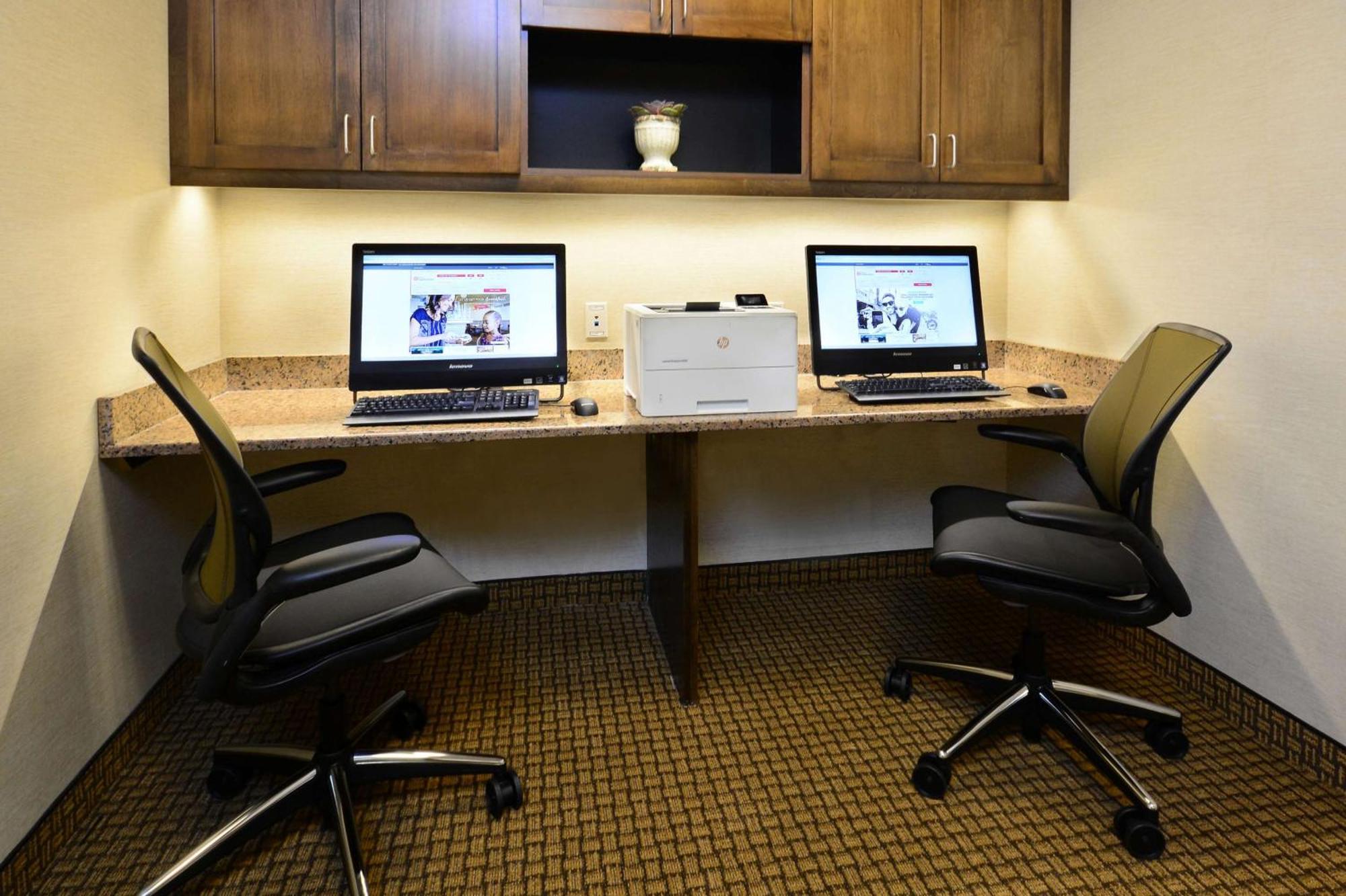 Hilton Garden Airport Hotel