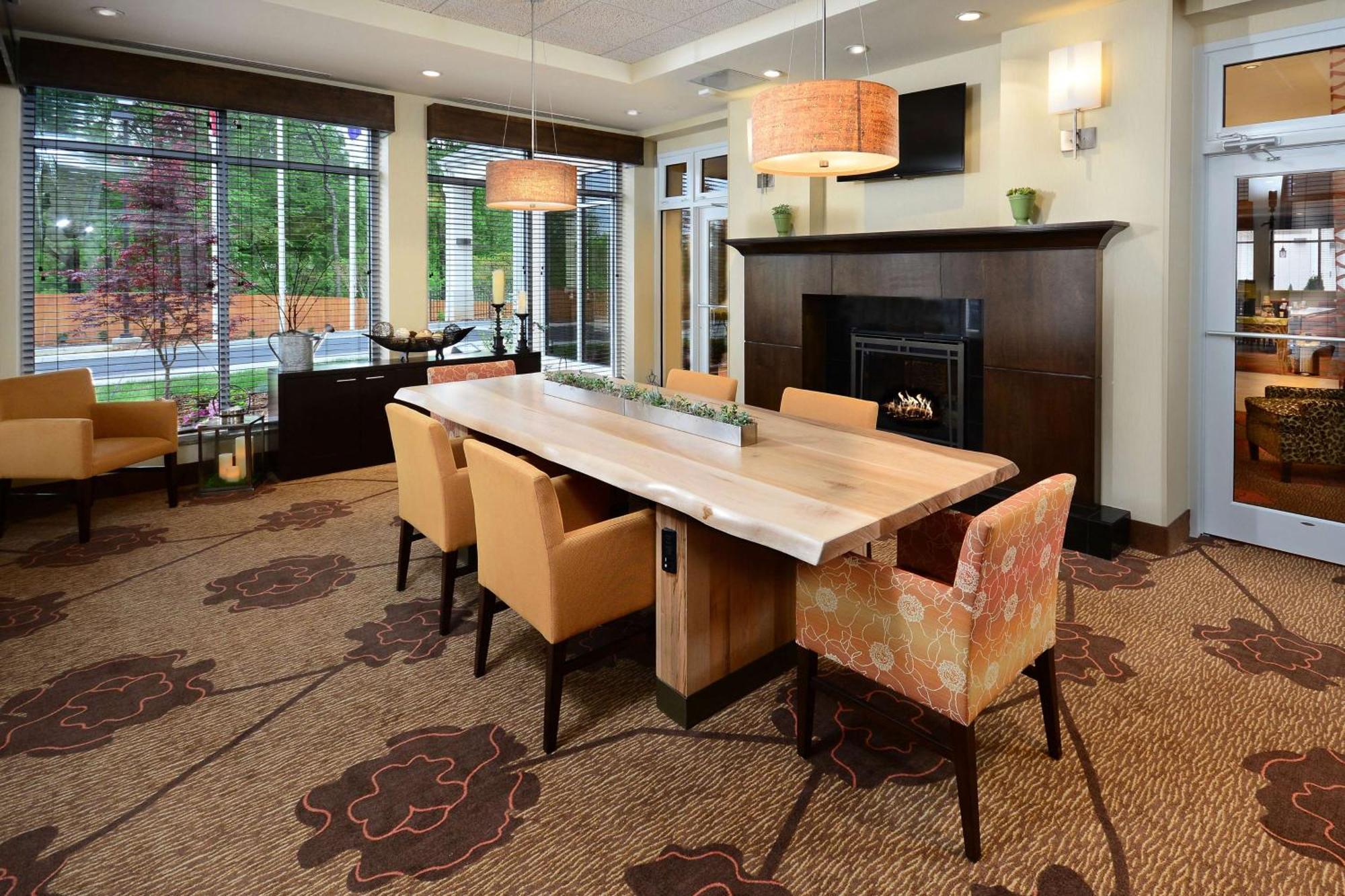 Hilton Garden Airport Hotel 3*