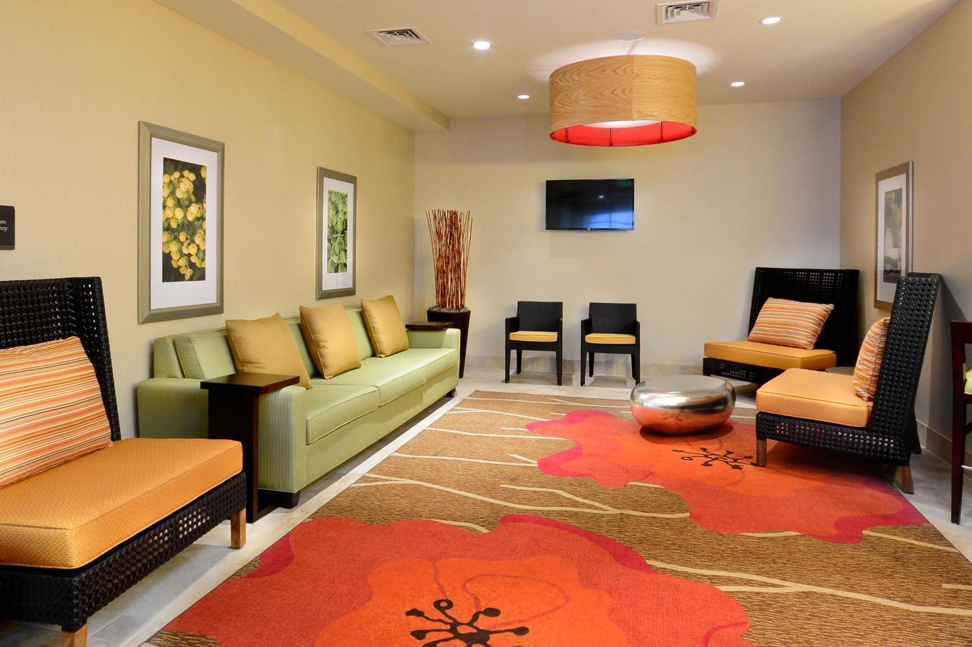 Hilton Garden Airport 3*