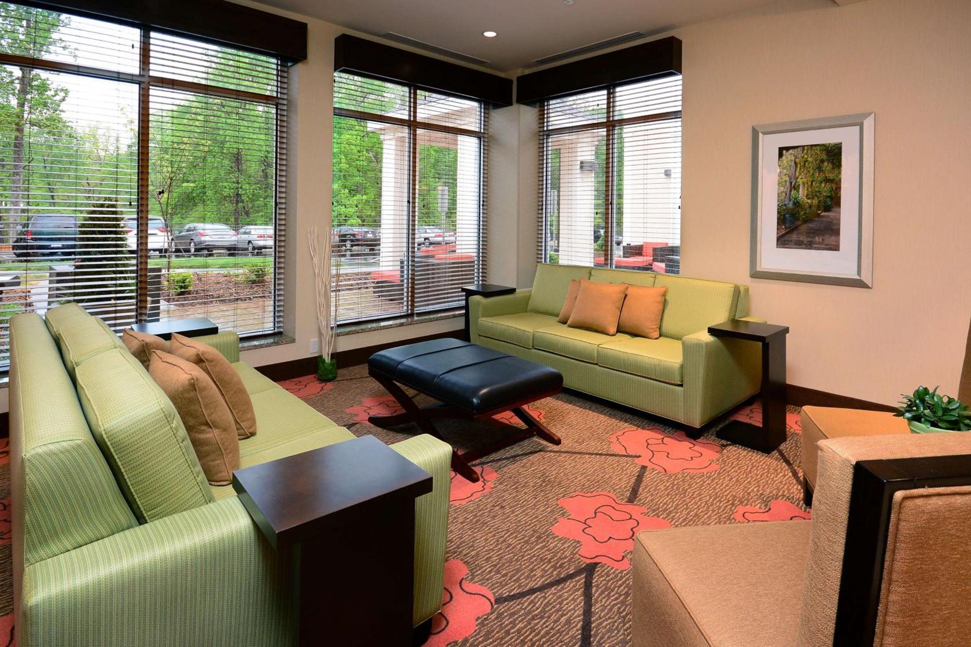 Hilton Garden Airport Hotel 3*